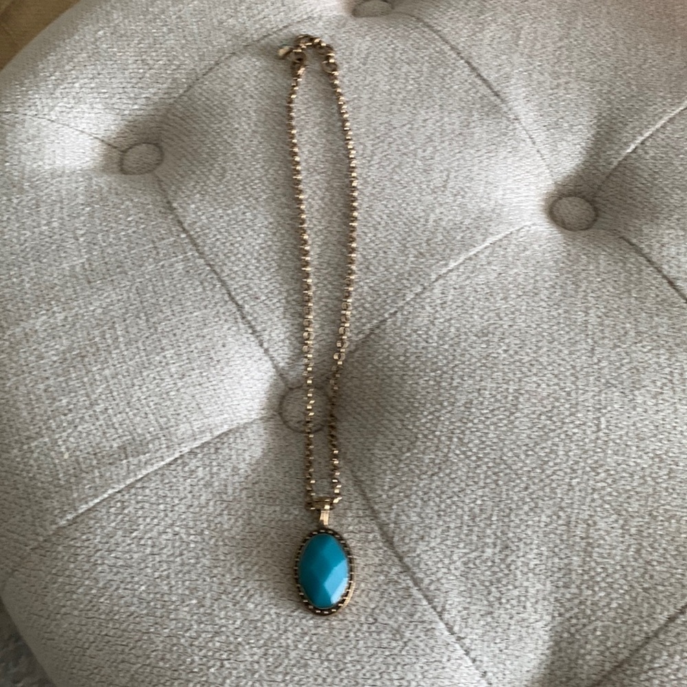 Blue pendant necklace